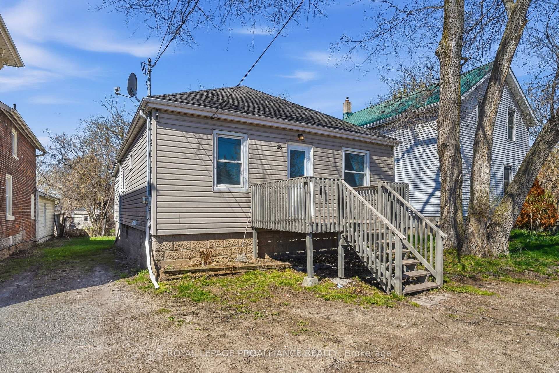 38 Oak Street photo 3