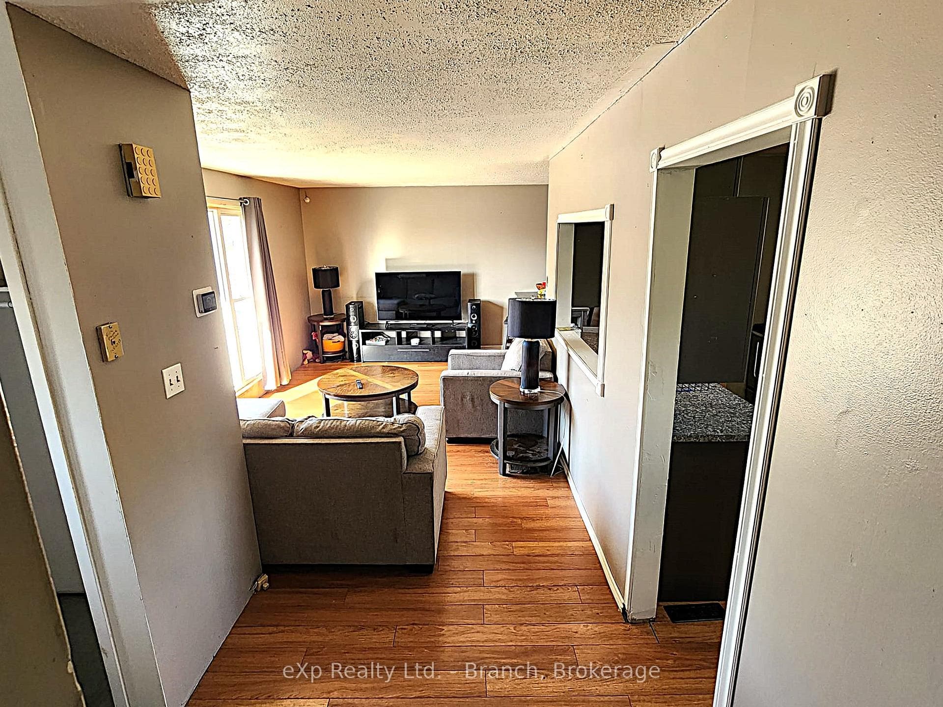 229 GEORGINA Street photo 3