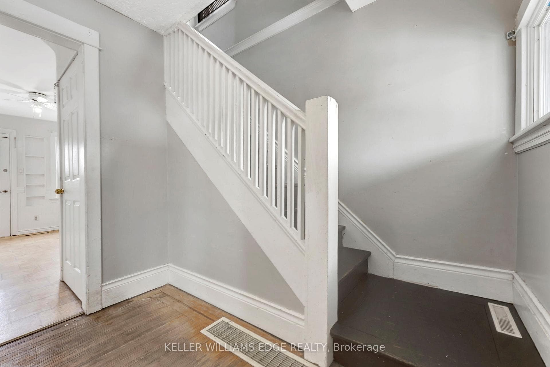 120 Barons Avenue photo 7
