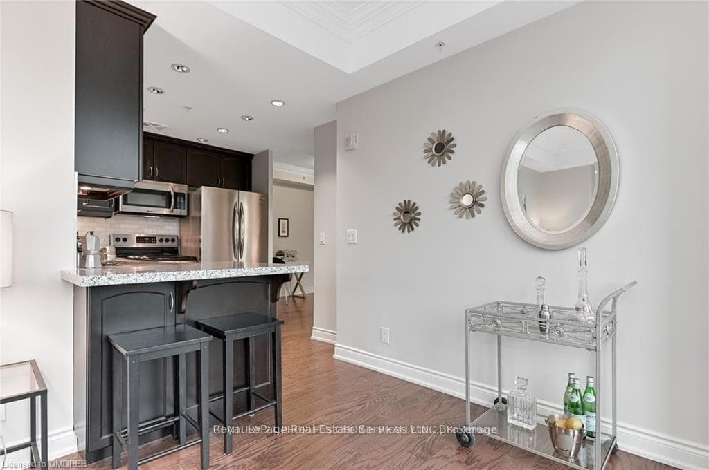 205 Lakeshore Road Unit 303 photo 11