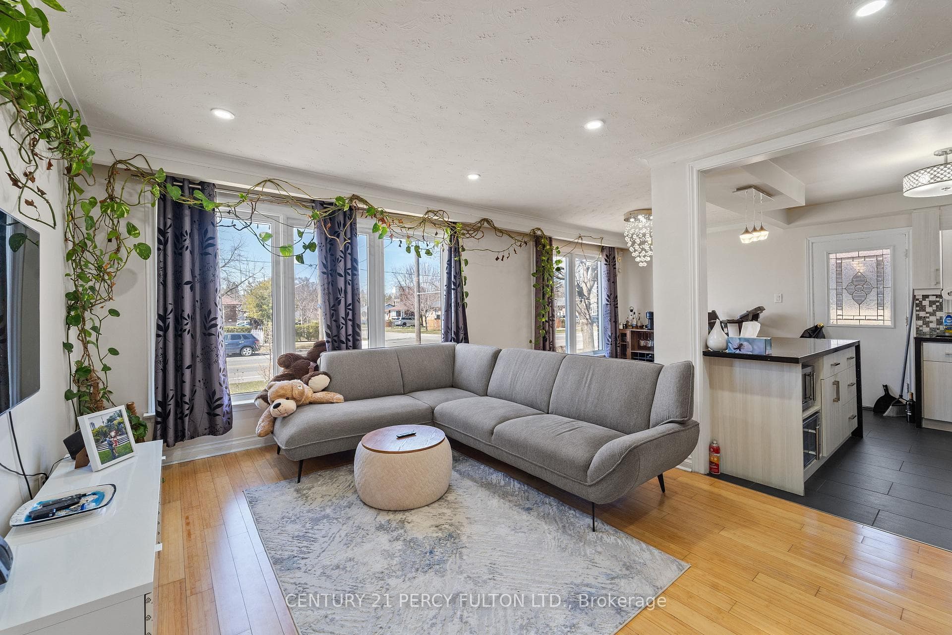 826 Brimorton Drive photo 4