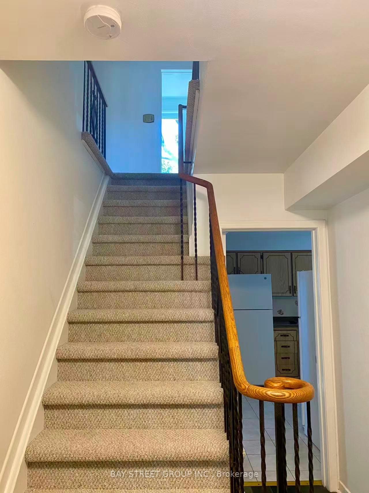 6 Prestwick Crescent photo 4