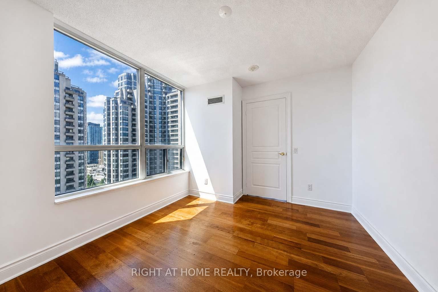 10 Northtown Way Unit 1405 photo 19