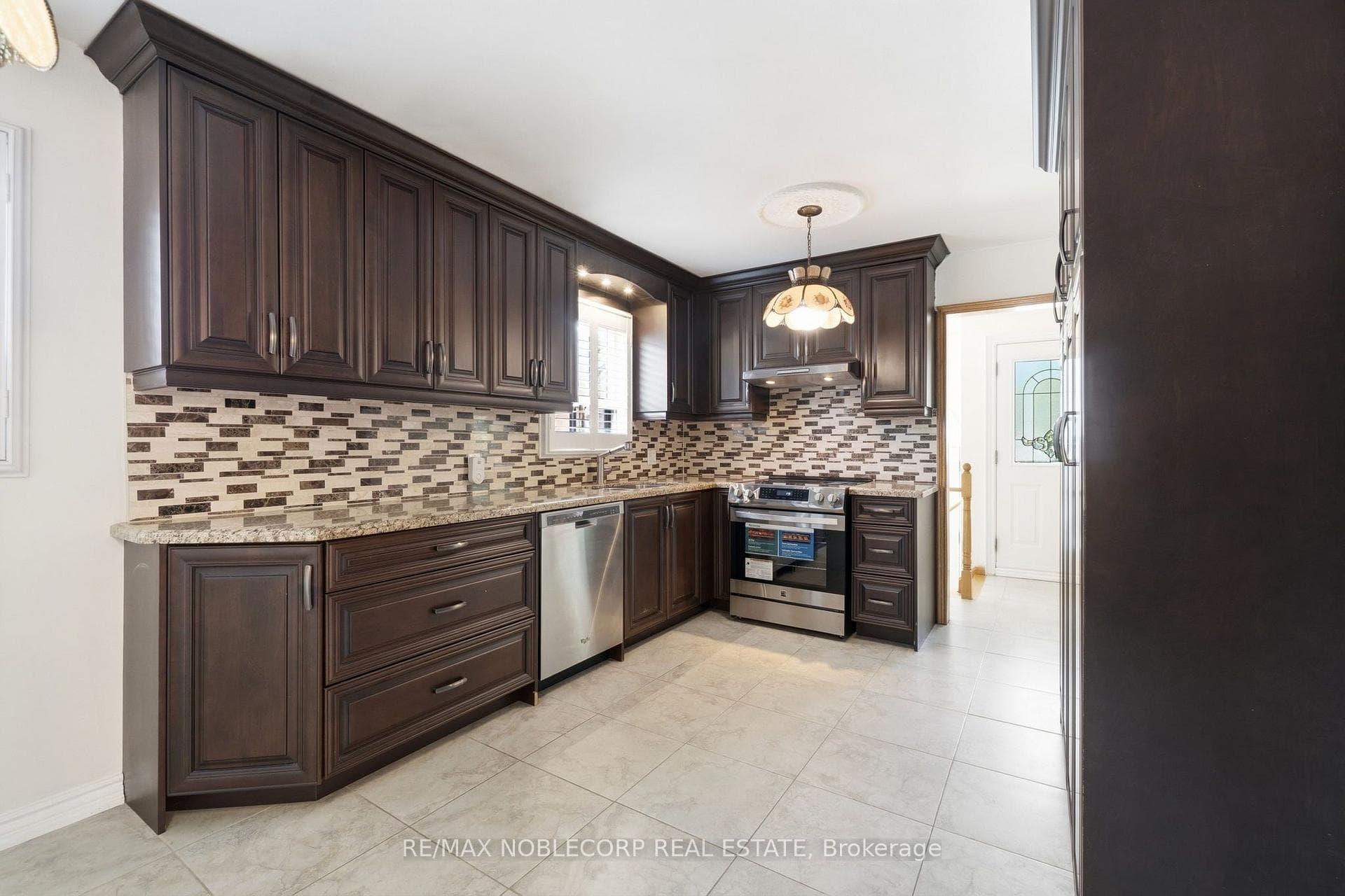 131 Yatescastle Drive photo 9