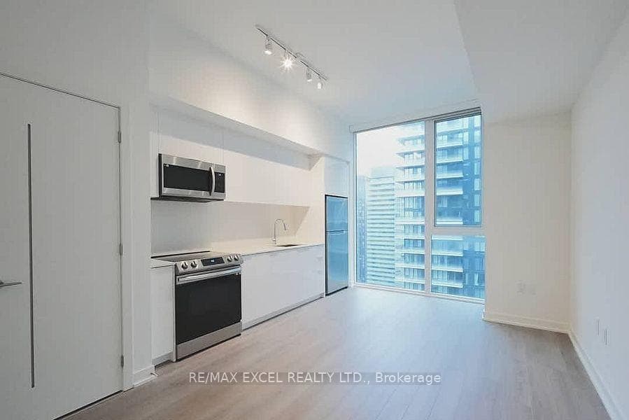 357 King Street Unit 3606 photo 2