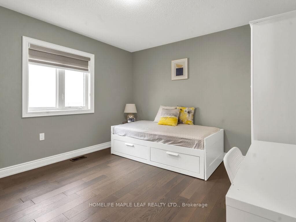 35 Dotchson Avenue photo 26
