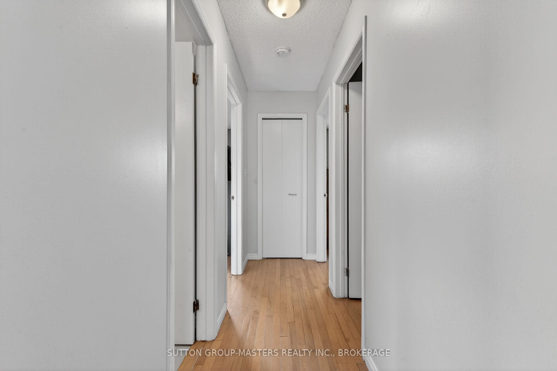 1080 Palmerston Crescent photo 13