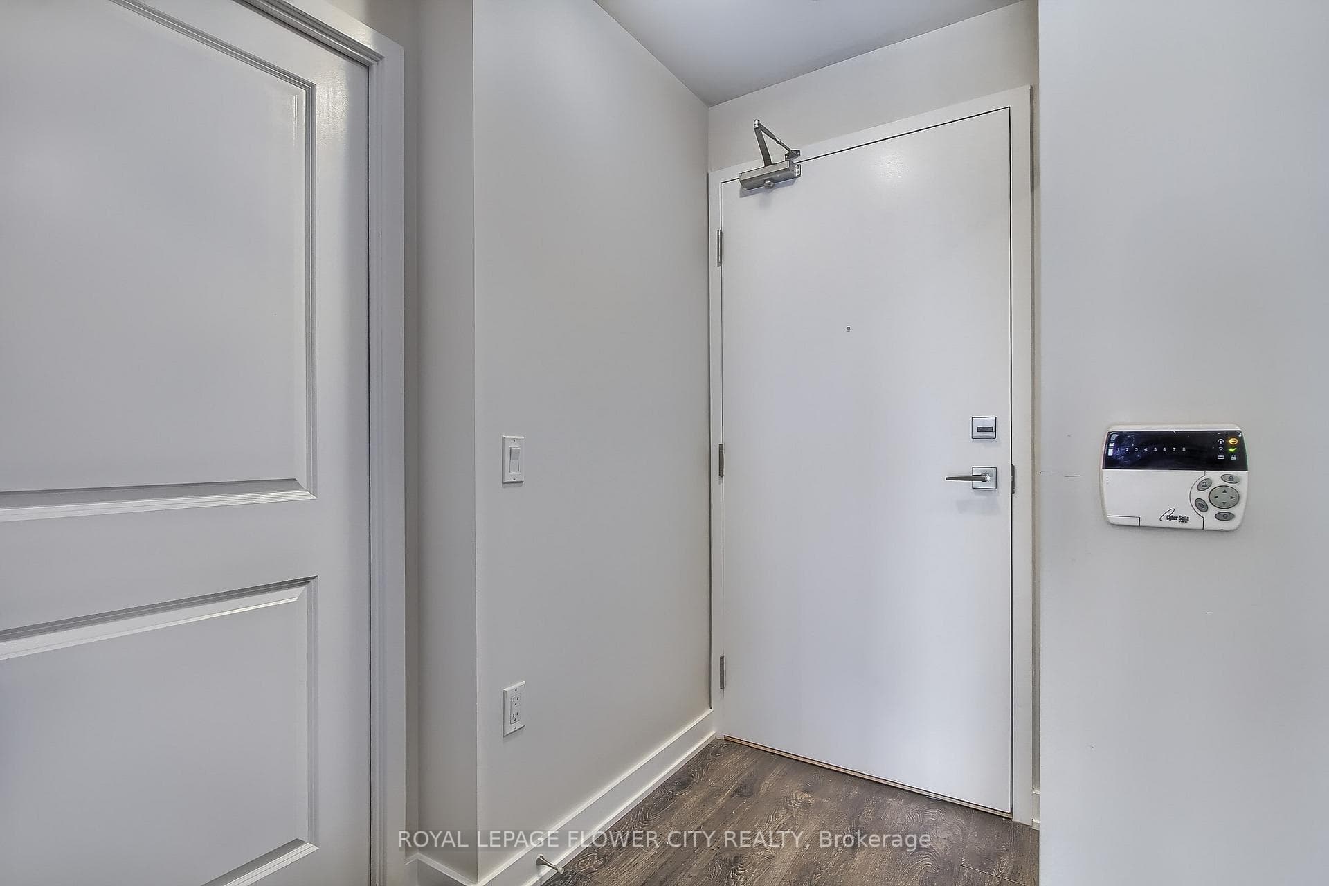 75 Oneida Crescent Unit 1806 photo 7