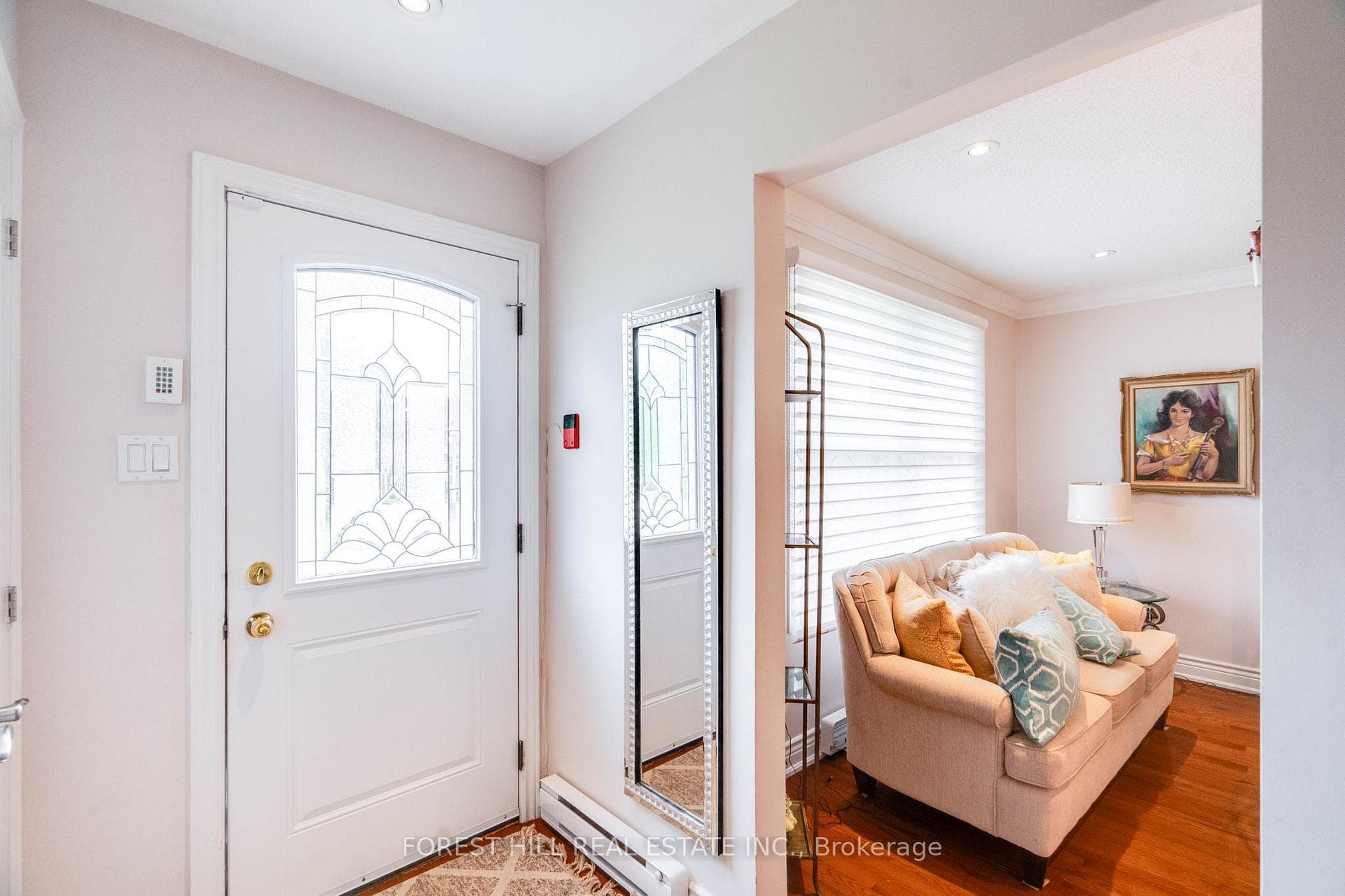 143 Holm Crescent photo 4