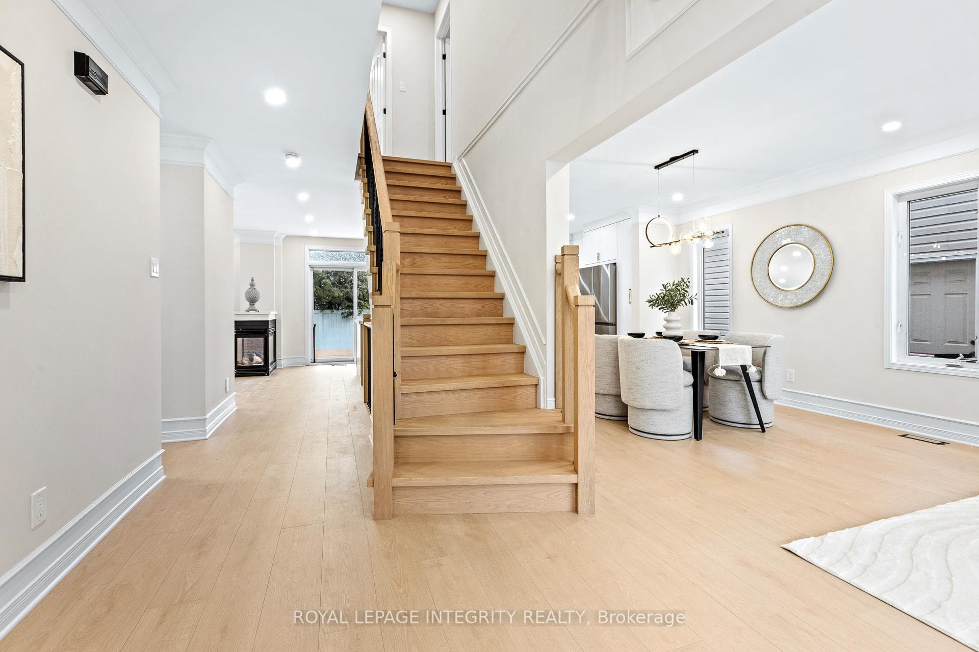 1031 Unicorn Avenue photo 3