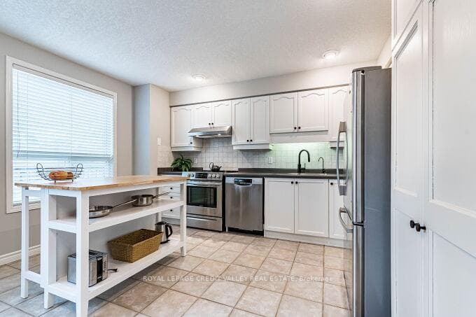 554 Dansbury Drive photo 13