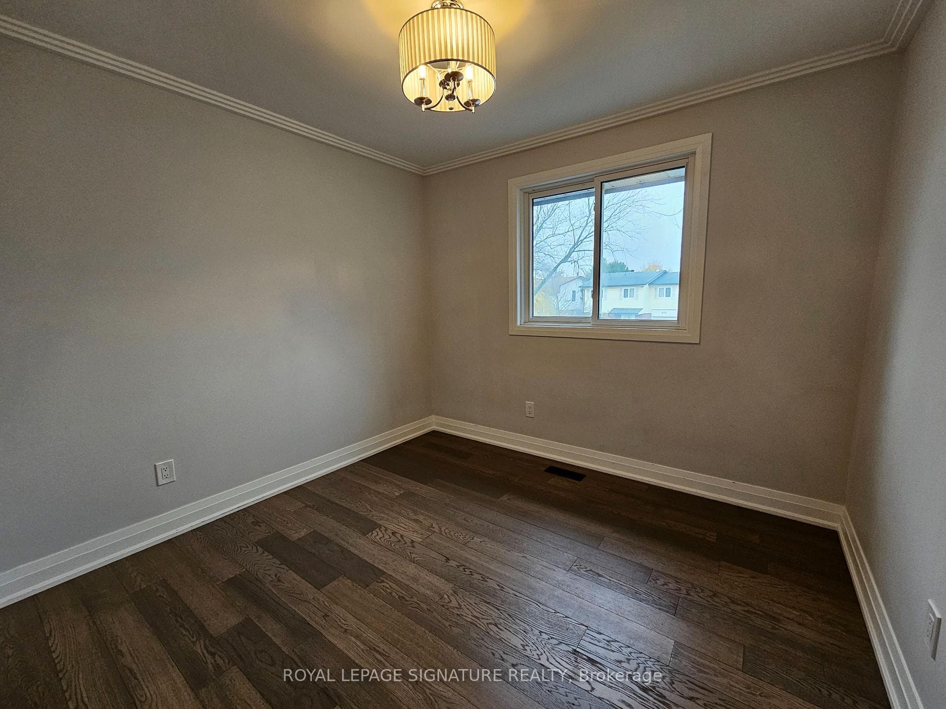 384 Lolita Gardens Unit Upper photo 15