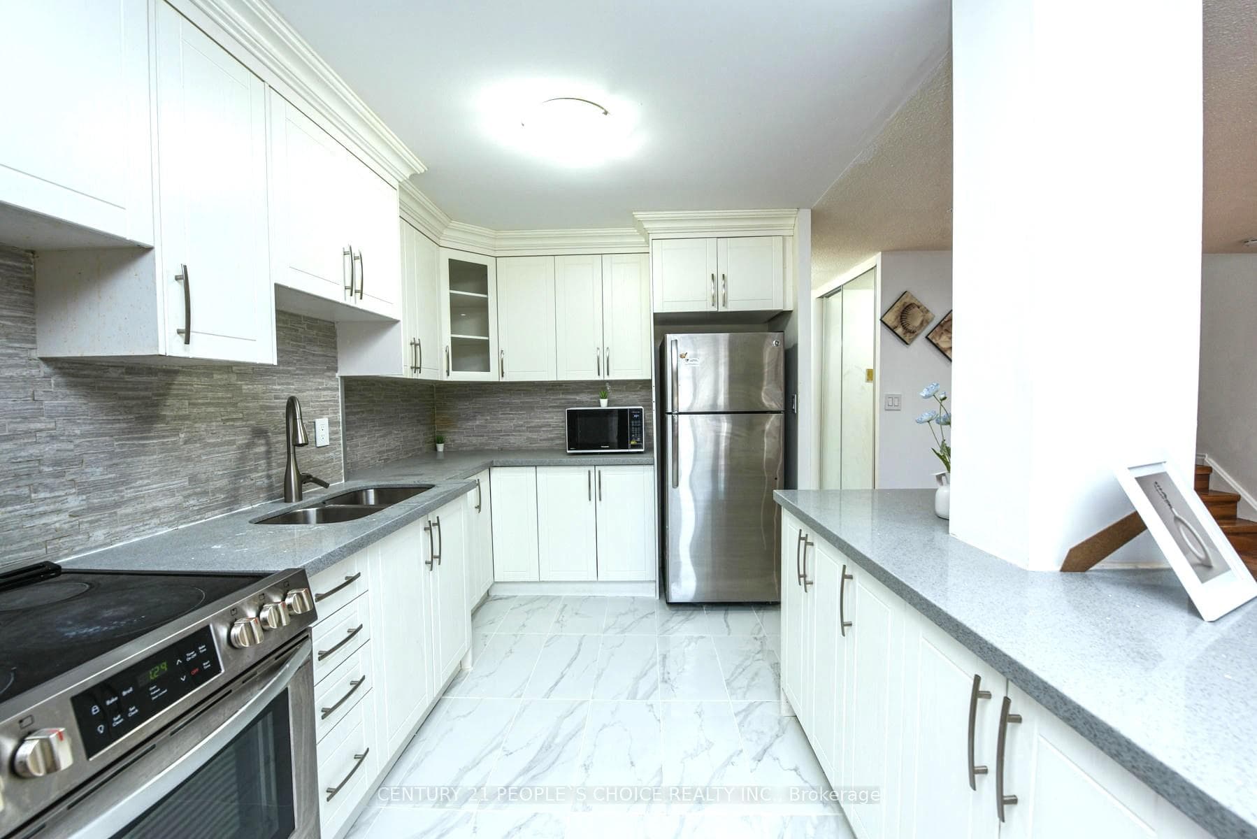 3025 The Credit Woodlands N/A Unit 409 photo 14
