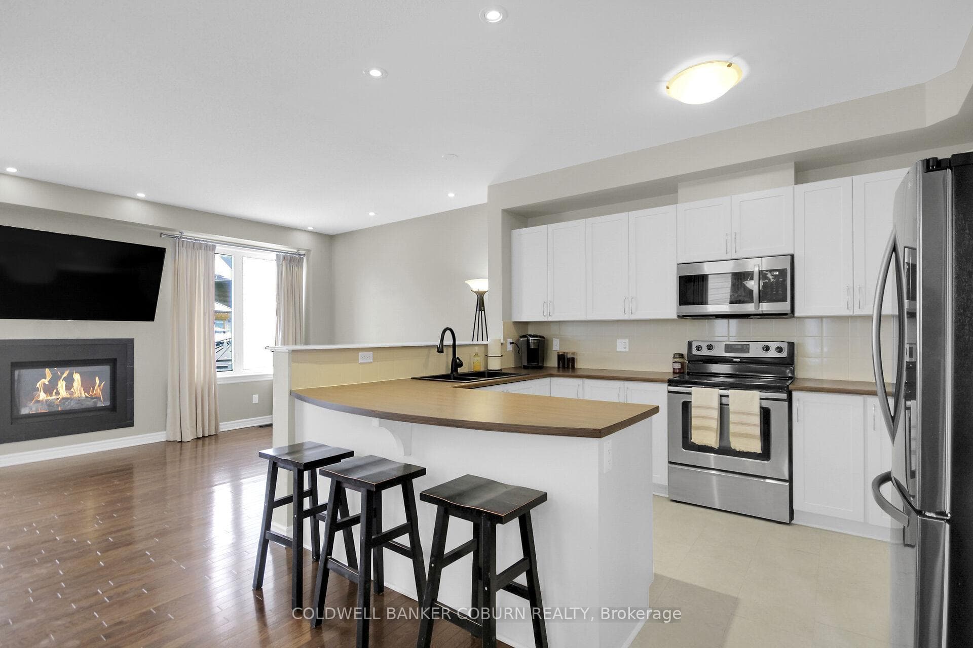 204 Broxburn Crescent photo 9
