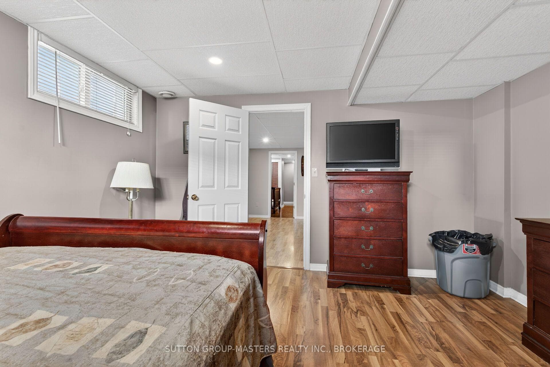 1080 Palmerston Crescent photo 27