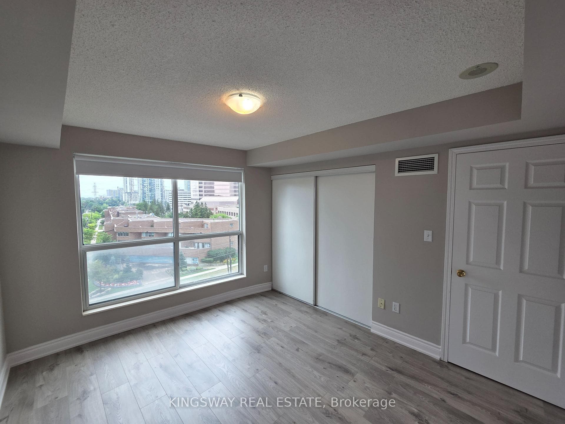 7 Lorraine Avenue Unit 812 photo 11