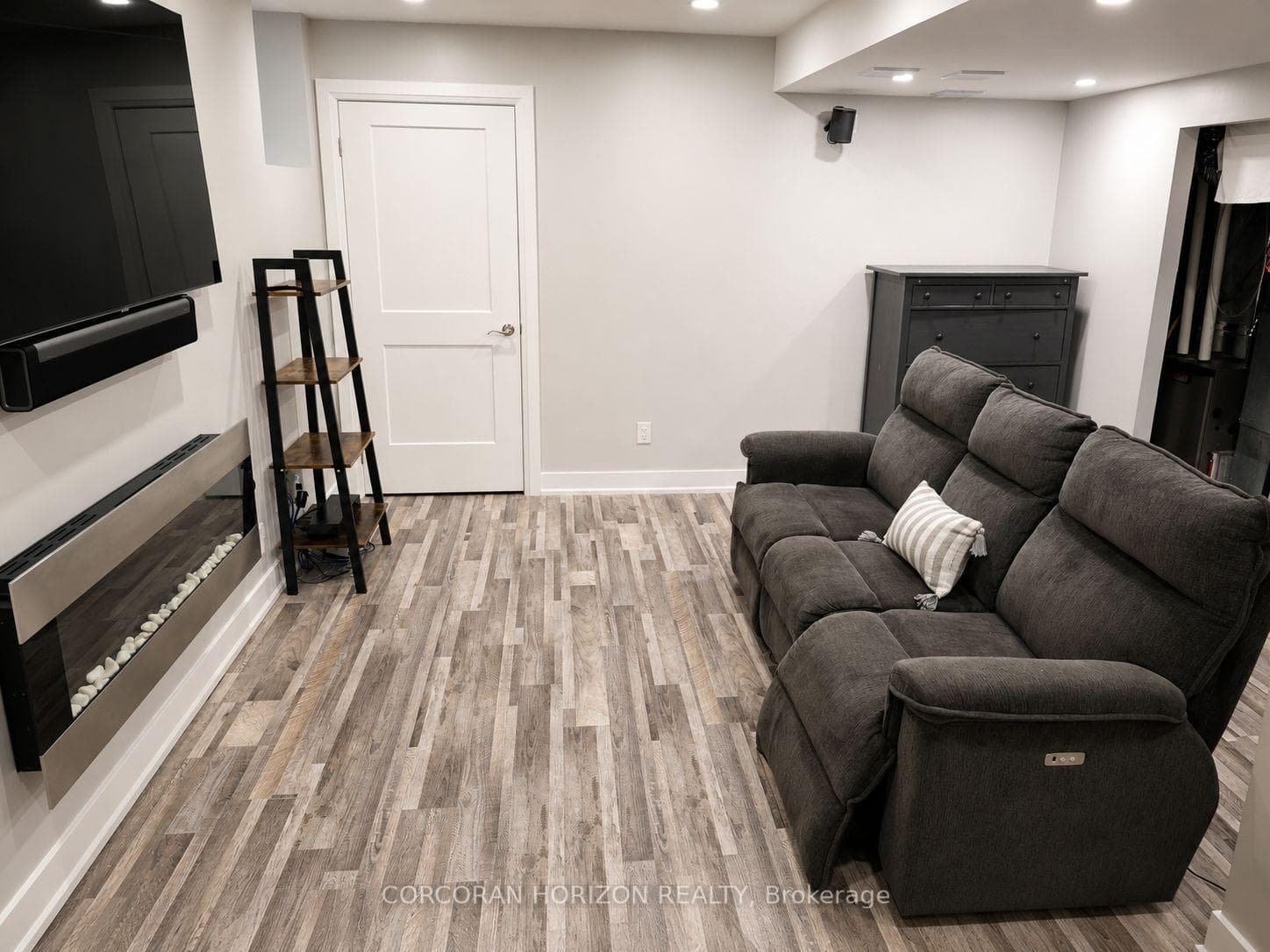 77 Montgomery Avenue photo 38