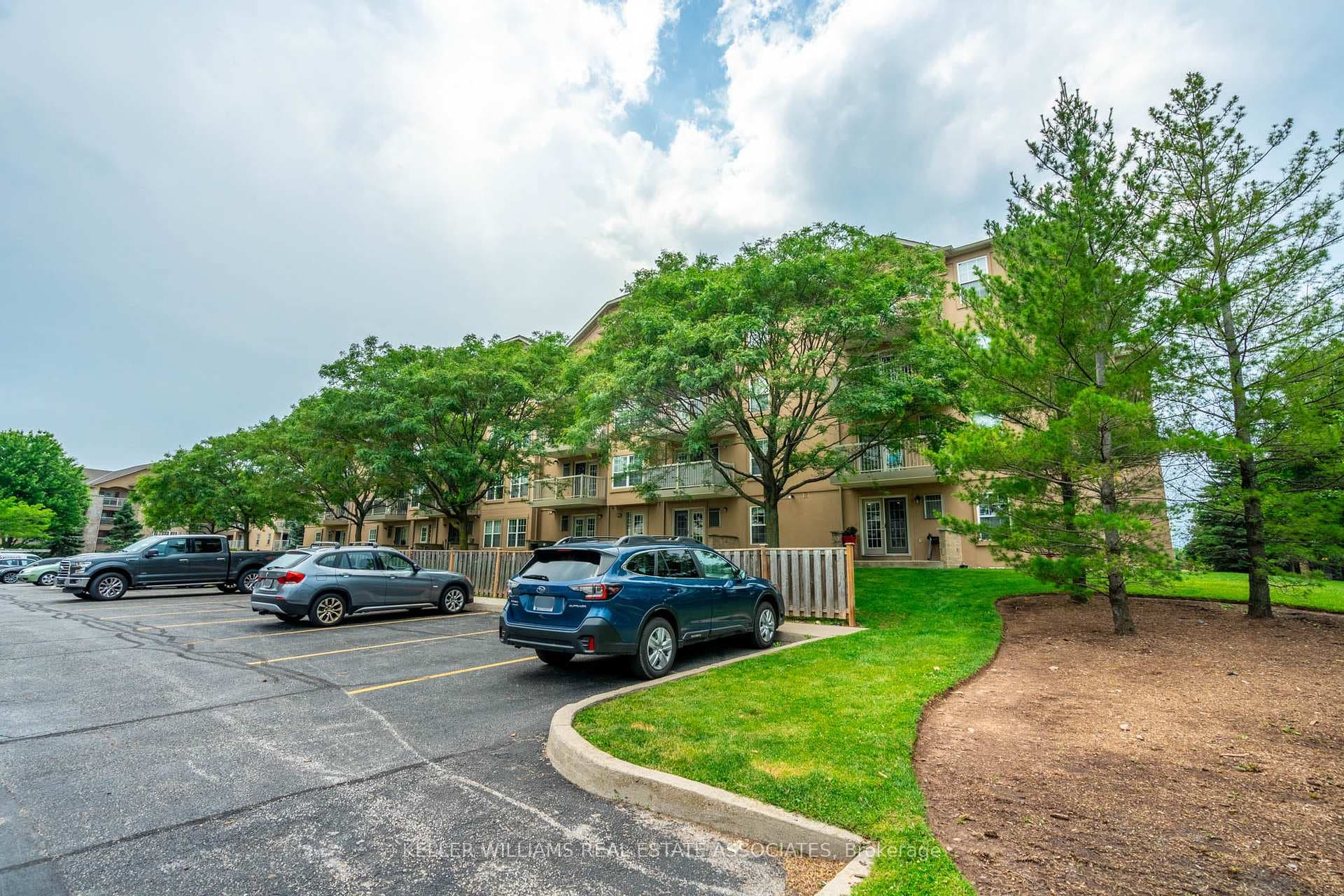 1460 Bishops Gate Unit 109 photo 28