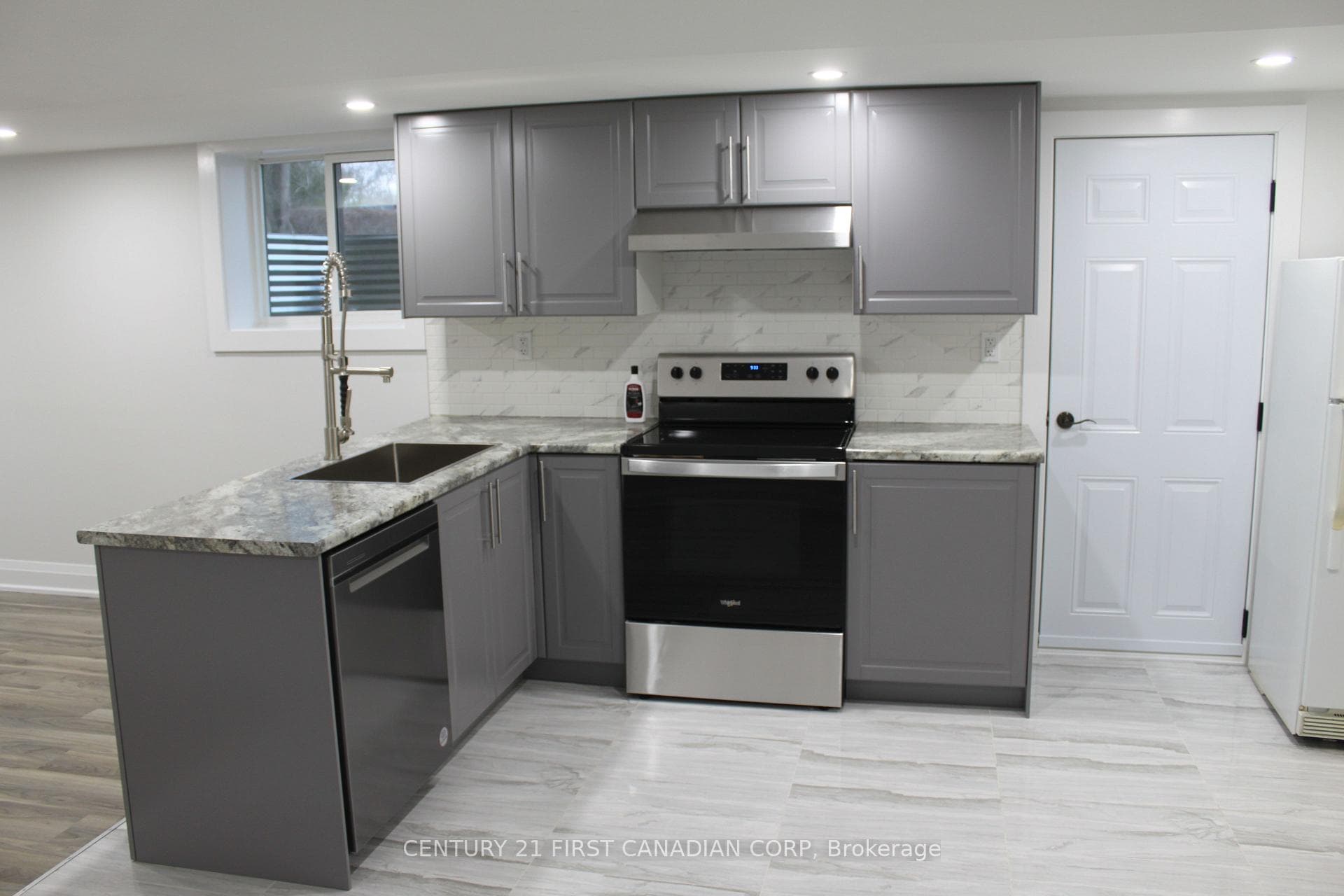 745 LEROY Avenue Unit Lower photo 9