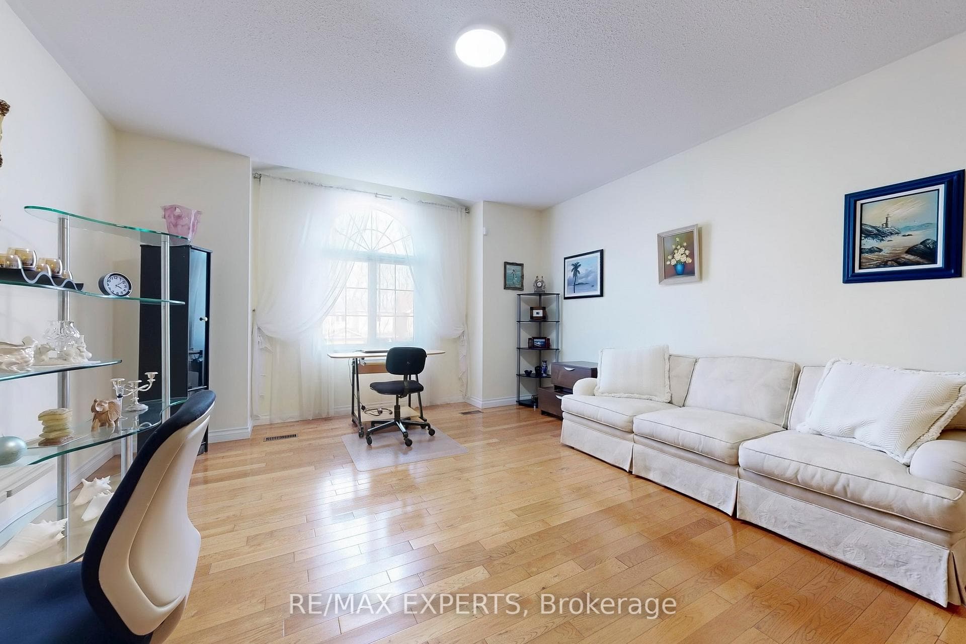 84 Piperbrook Crescent photo 21
