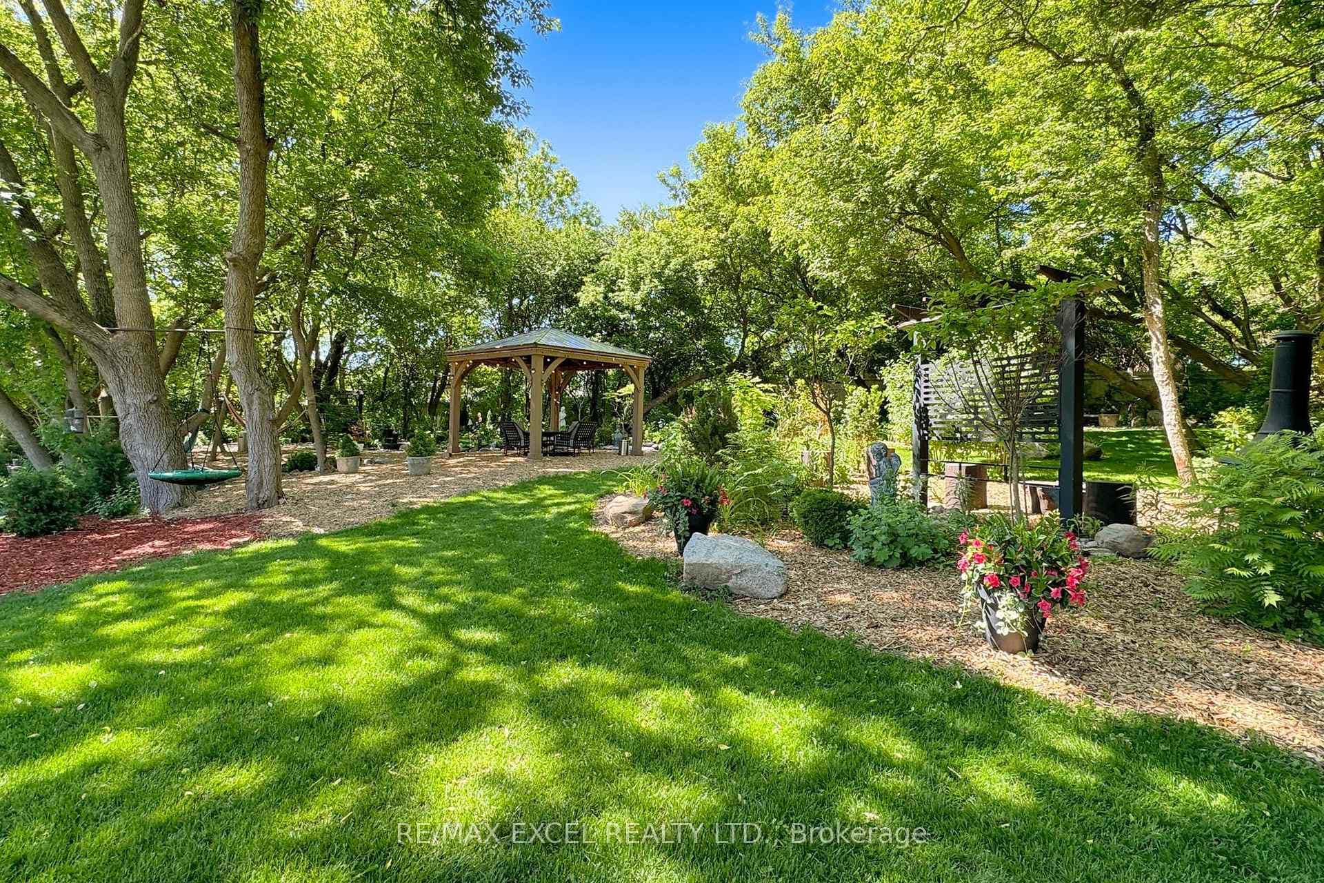 2 Beau Court photo 39