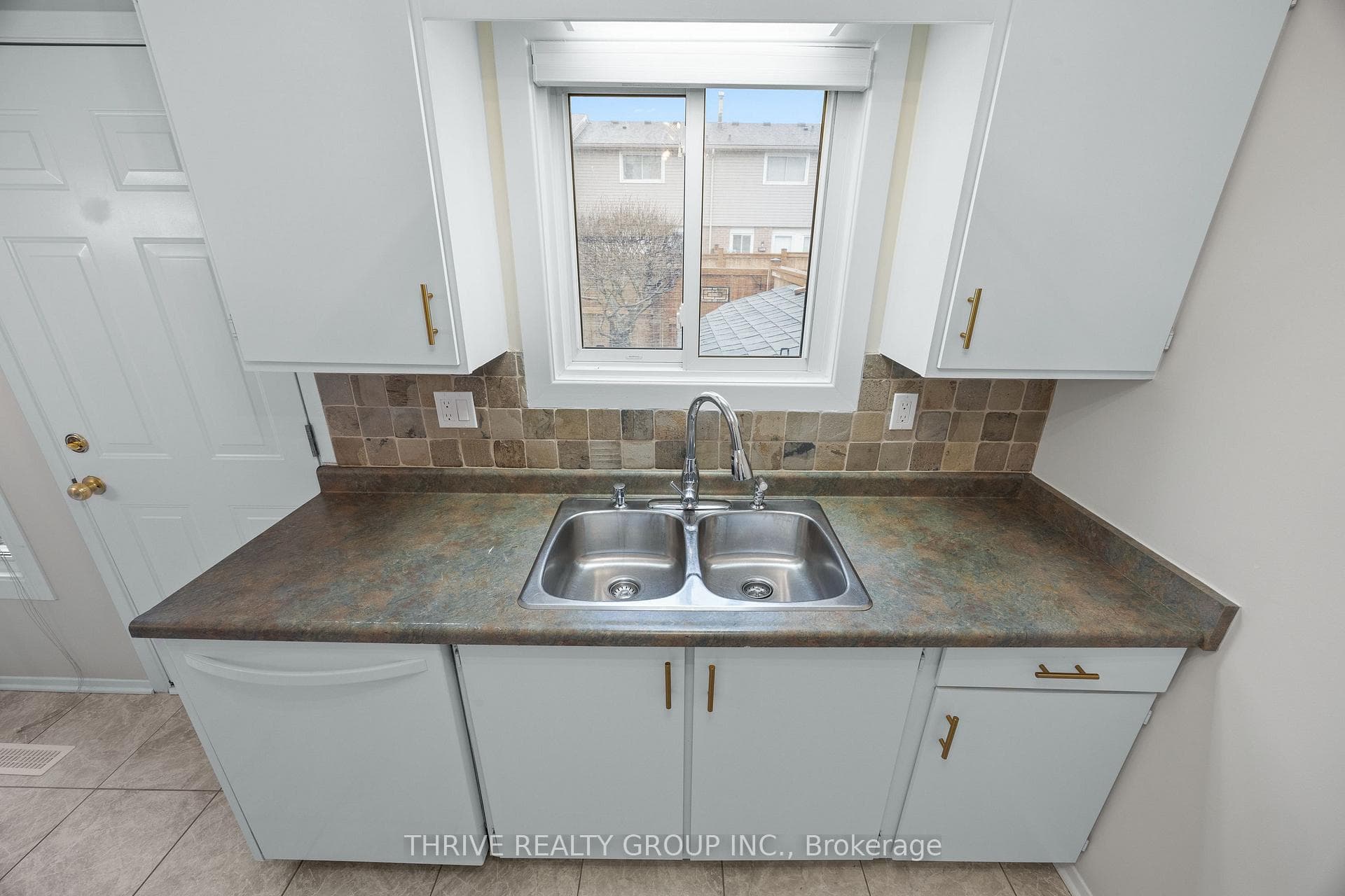 210 Carlyle Drive Unit 12 photo 6