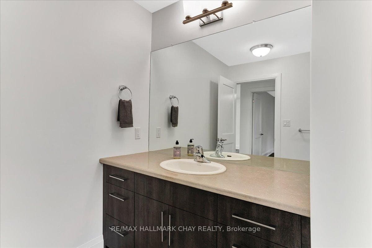 325 Peter Street Unit Unit 2 photo 25