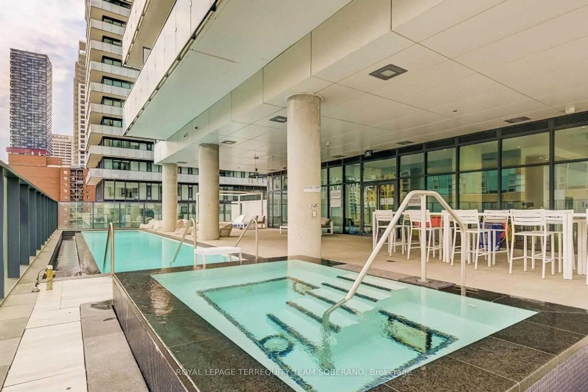 185 Roehampton Avenue Unit 1811 photo 40