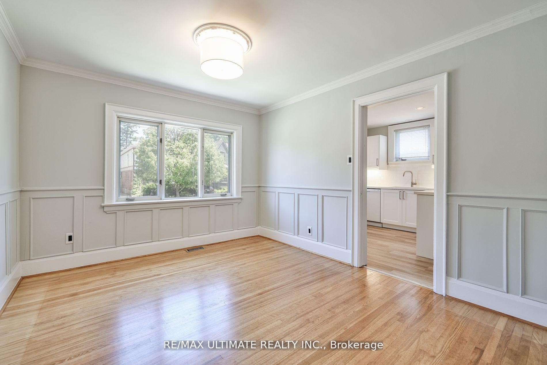 109 Parkhurst Boulevard photo 9