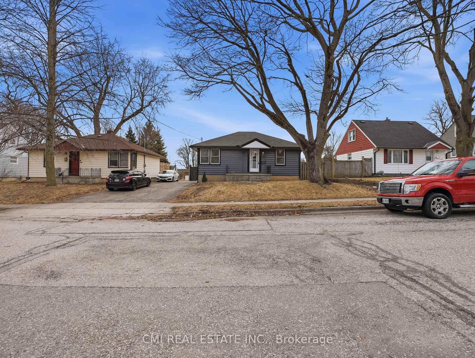 97 Stewart Avenue photo 5