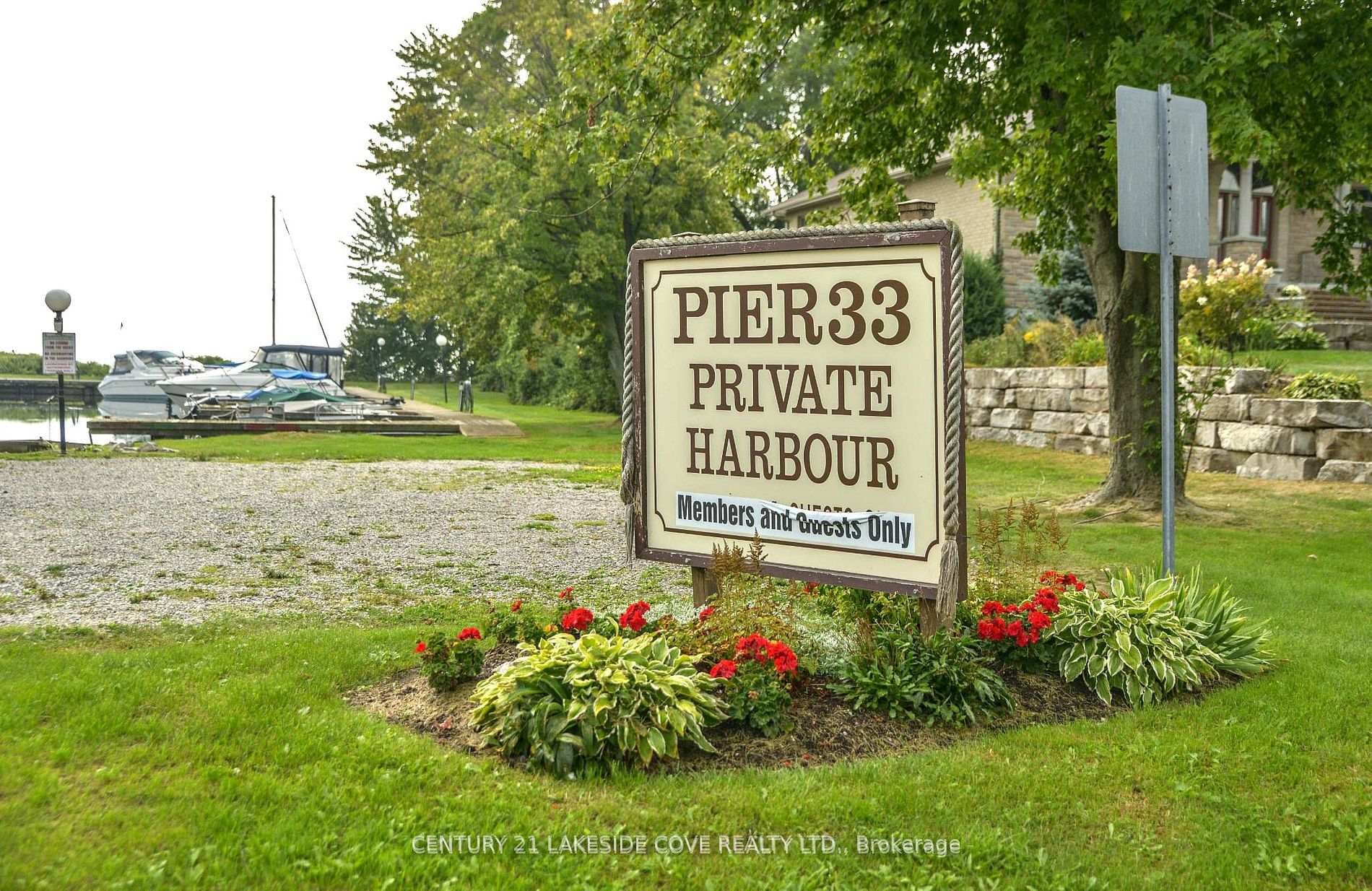 121 Bayshore Drive photo 43