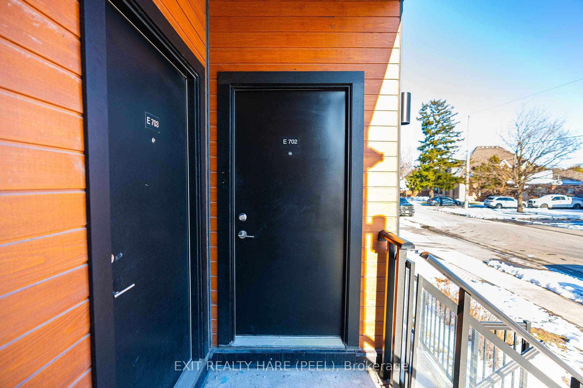 48 Coles Avenue Unit 702 photo 3