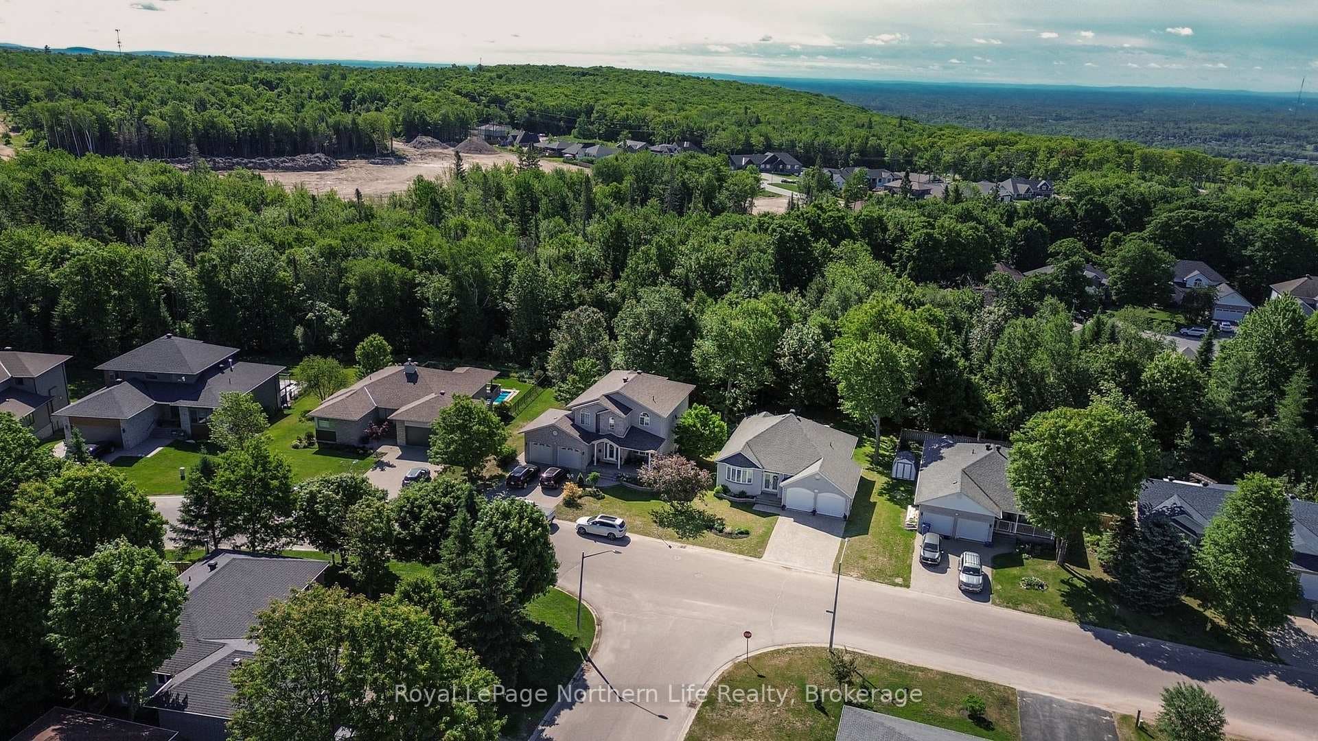 413 Pearce Street photo 3