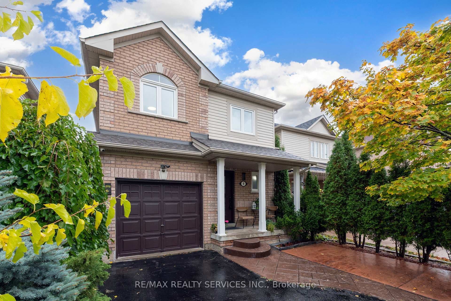 8 Ridgemore Crescent photo 2