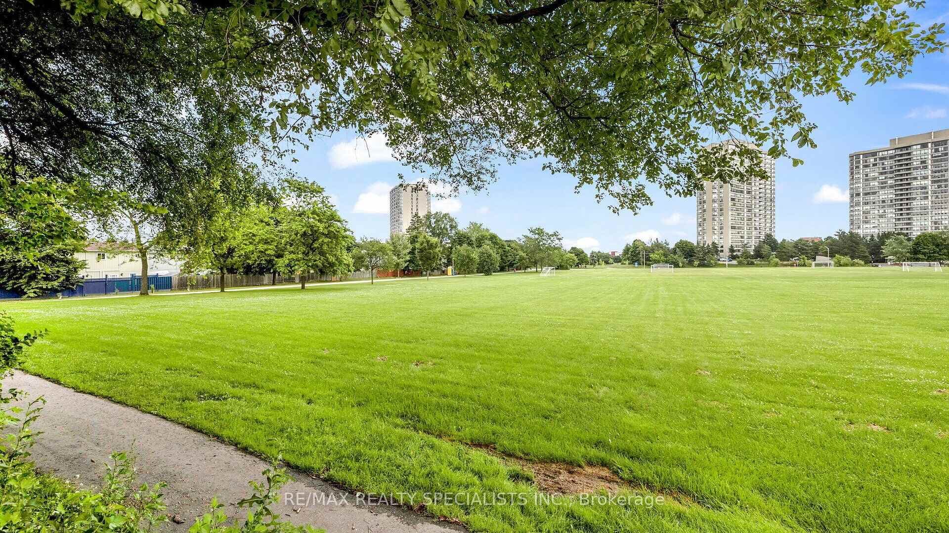 12 Huntington Court photo 39
