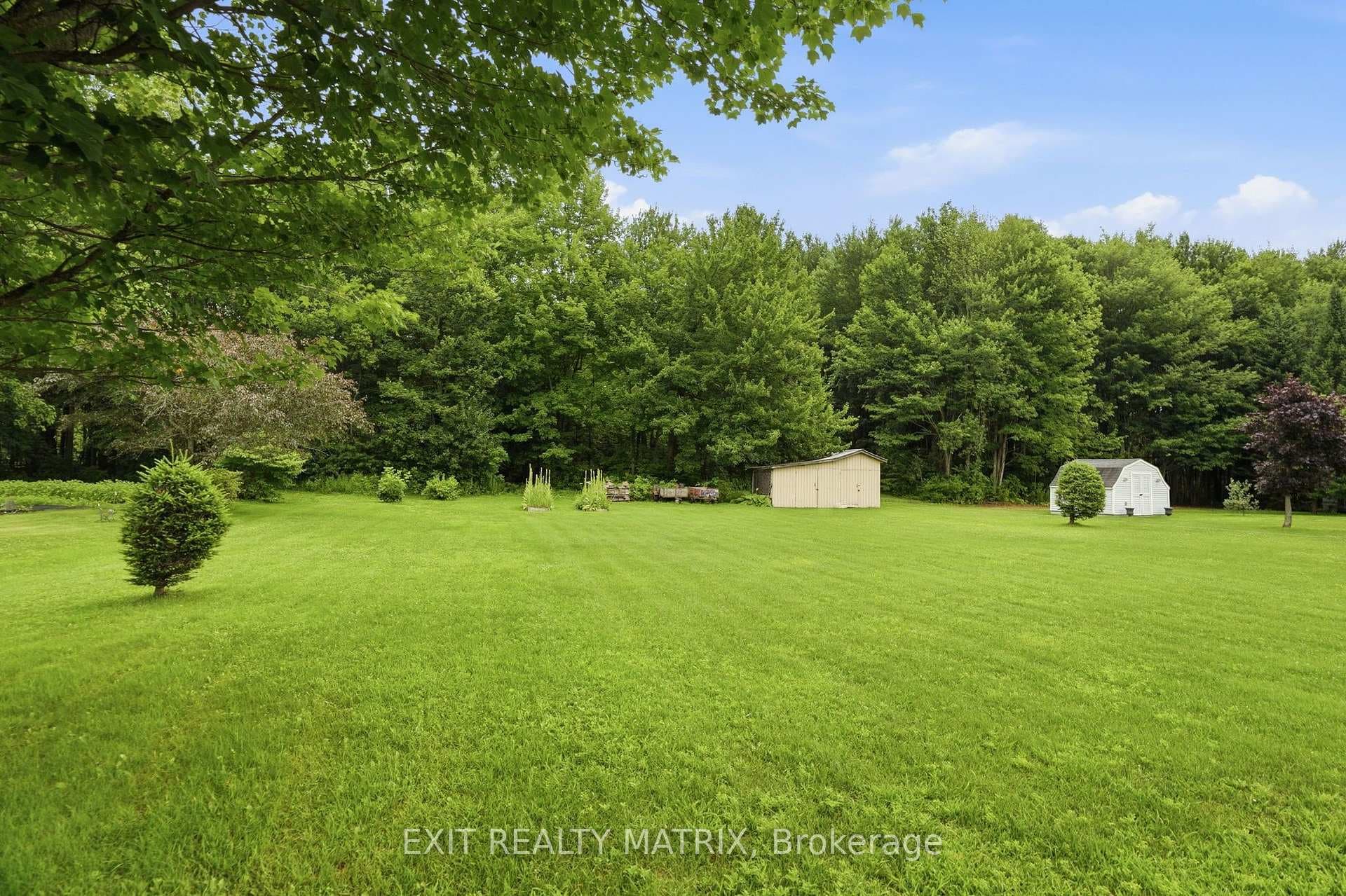 563 Lajeunesse Road photo 32