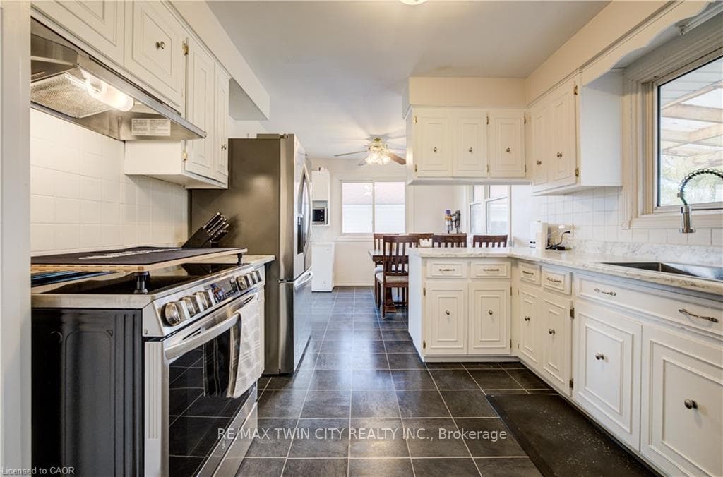1099 SOVEREIGN Road photo 11