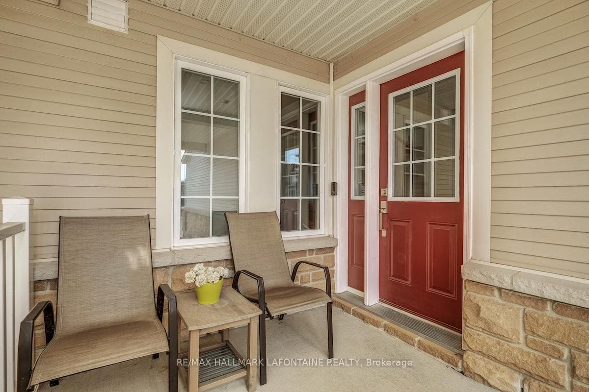 442 Wisteria Crescent photo 2