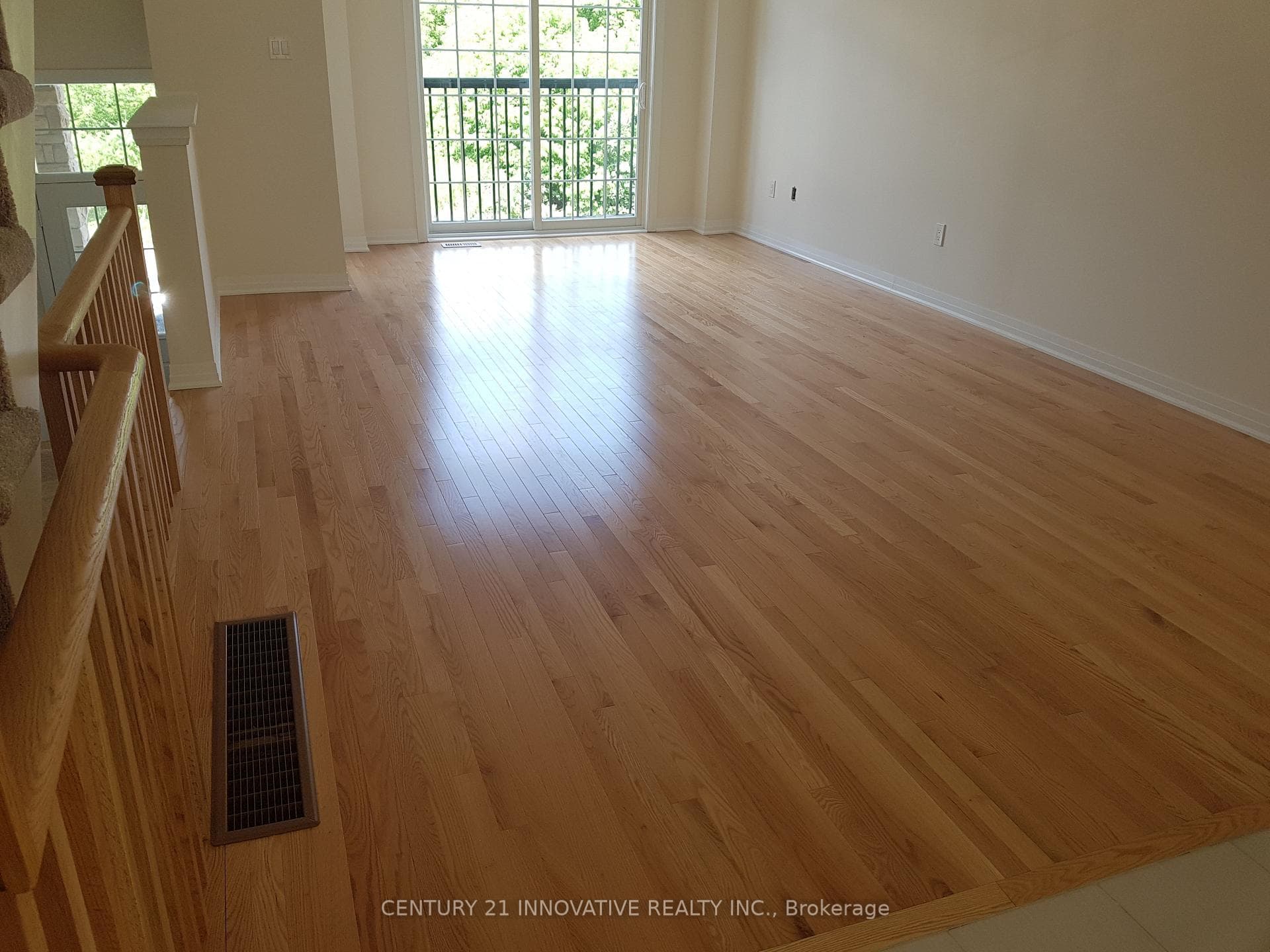 252 London Lane photo 4