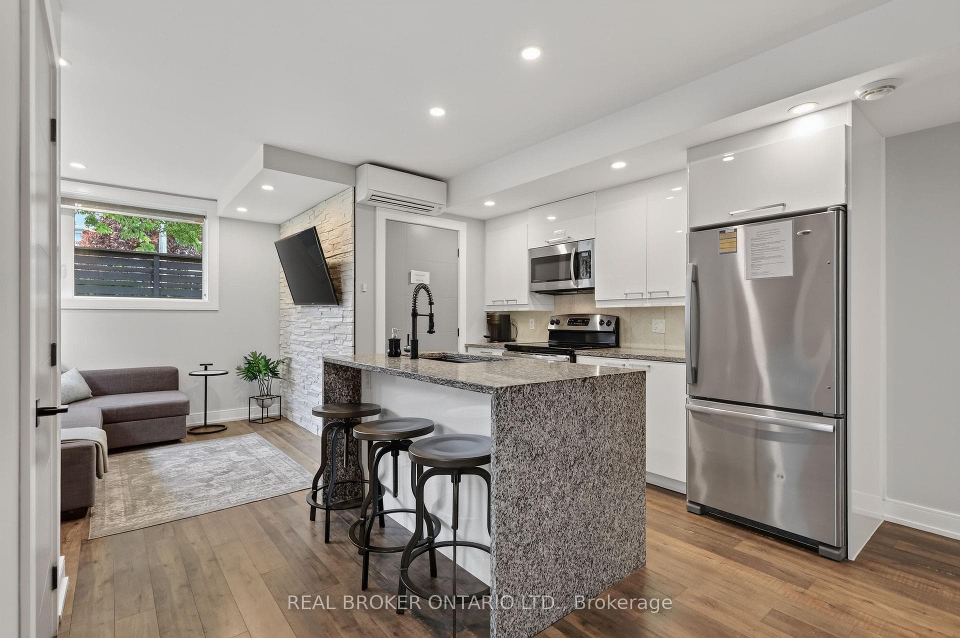 343 Riverdale Avenue photo 31