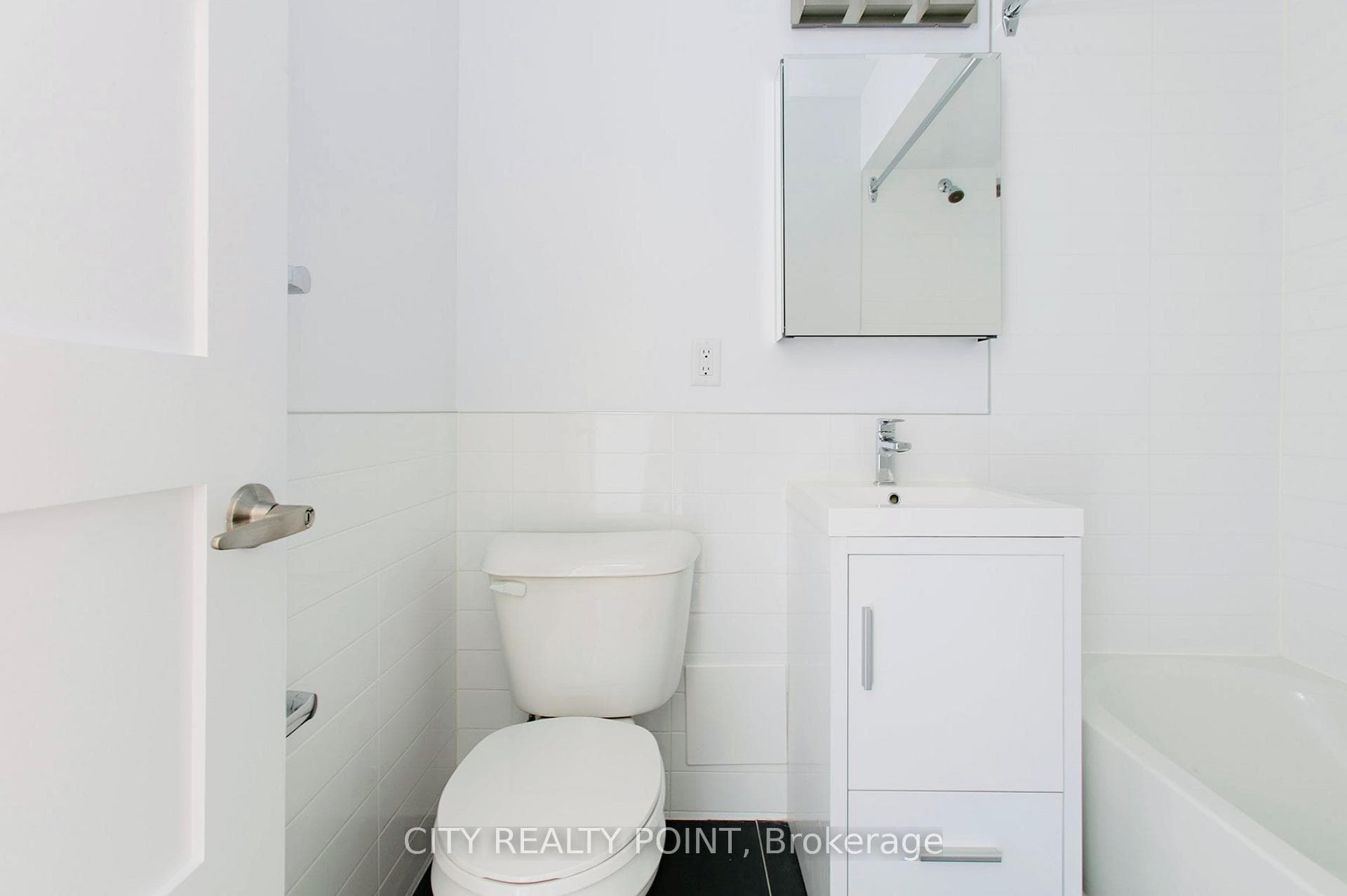 990 Avenue Road Unit 201 photo 12