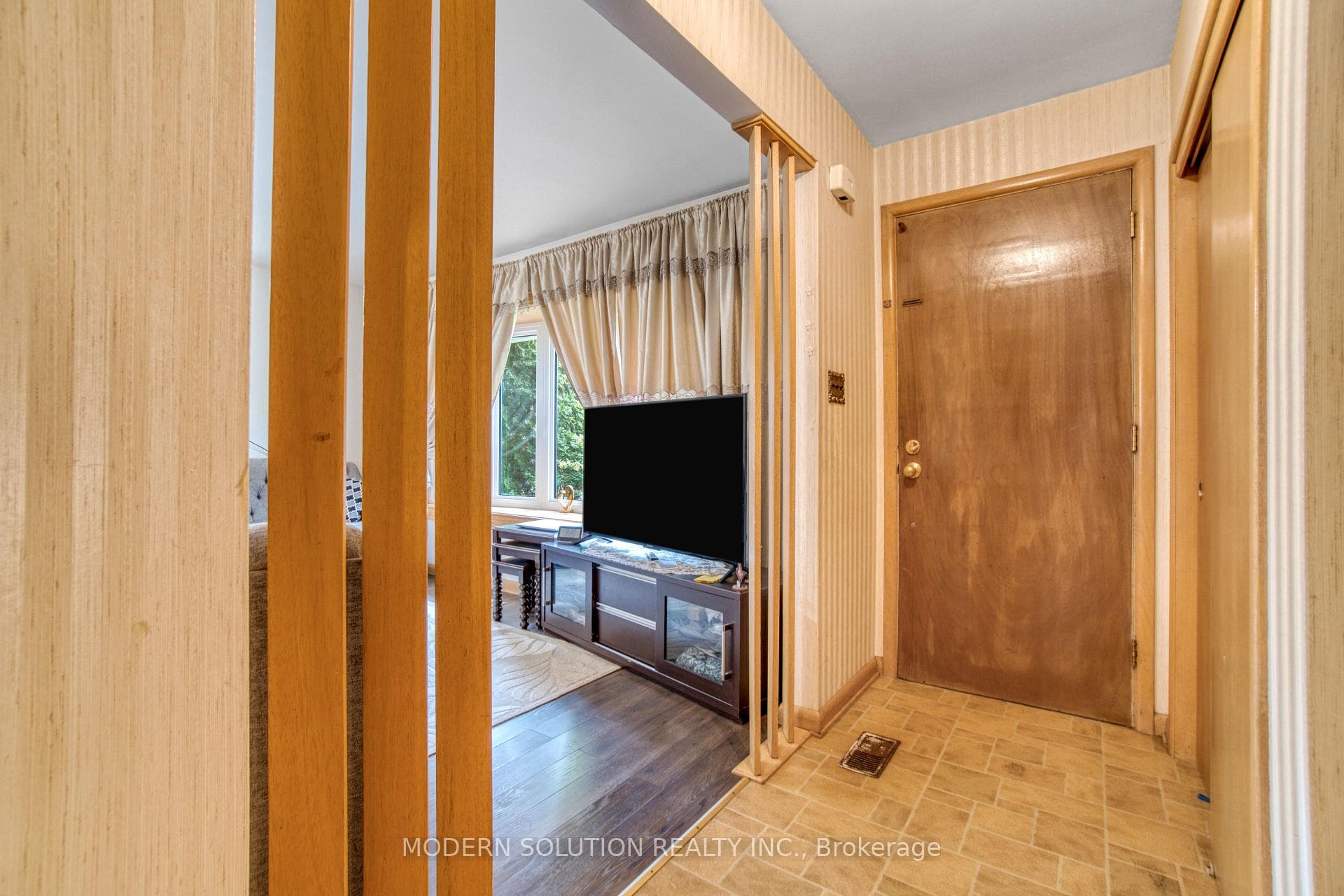 314 Strathcona Drive photo 9