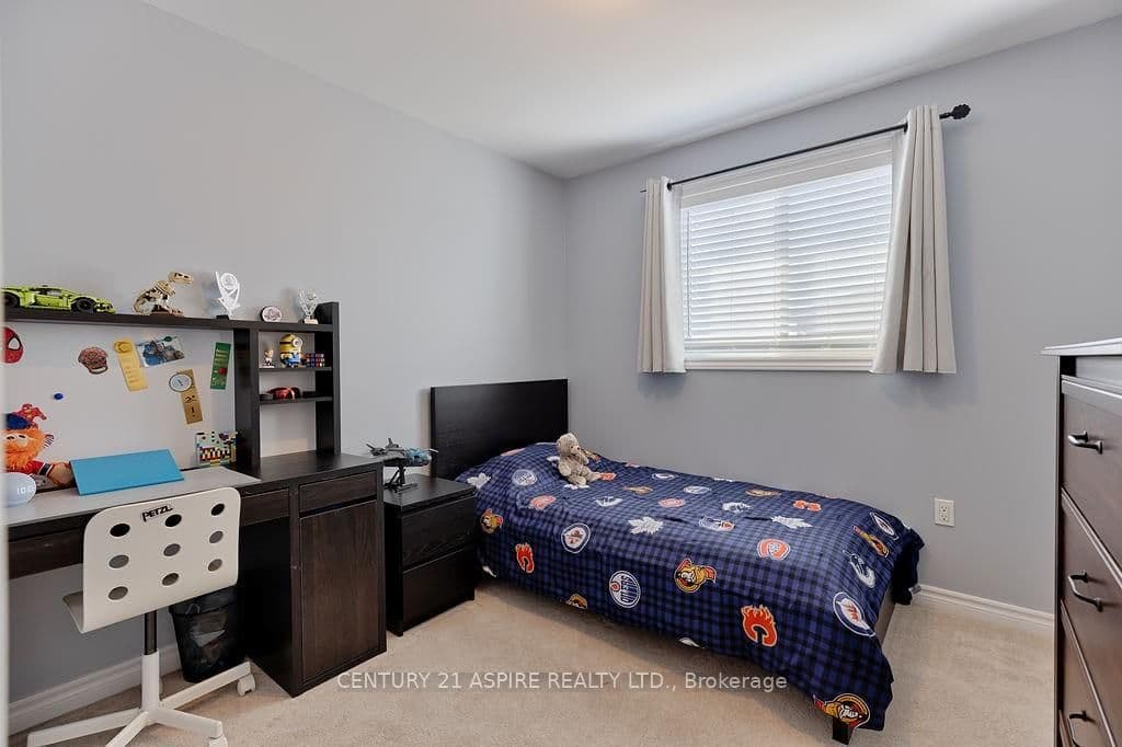 44 GREENVALE Crescent photo 17