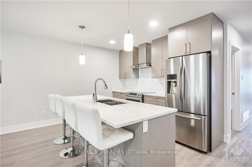 569 MCLEOD Street Unit 3 photo 6
