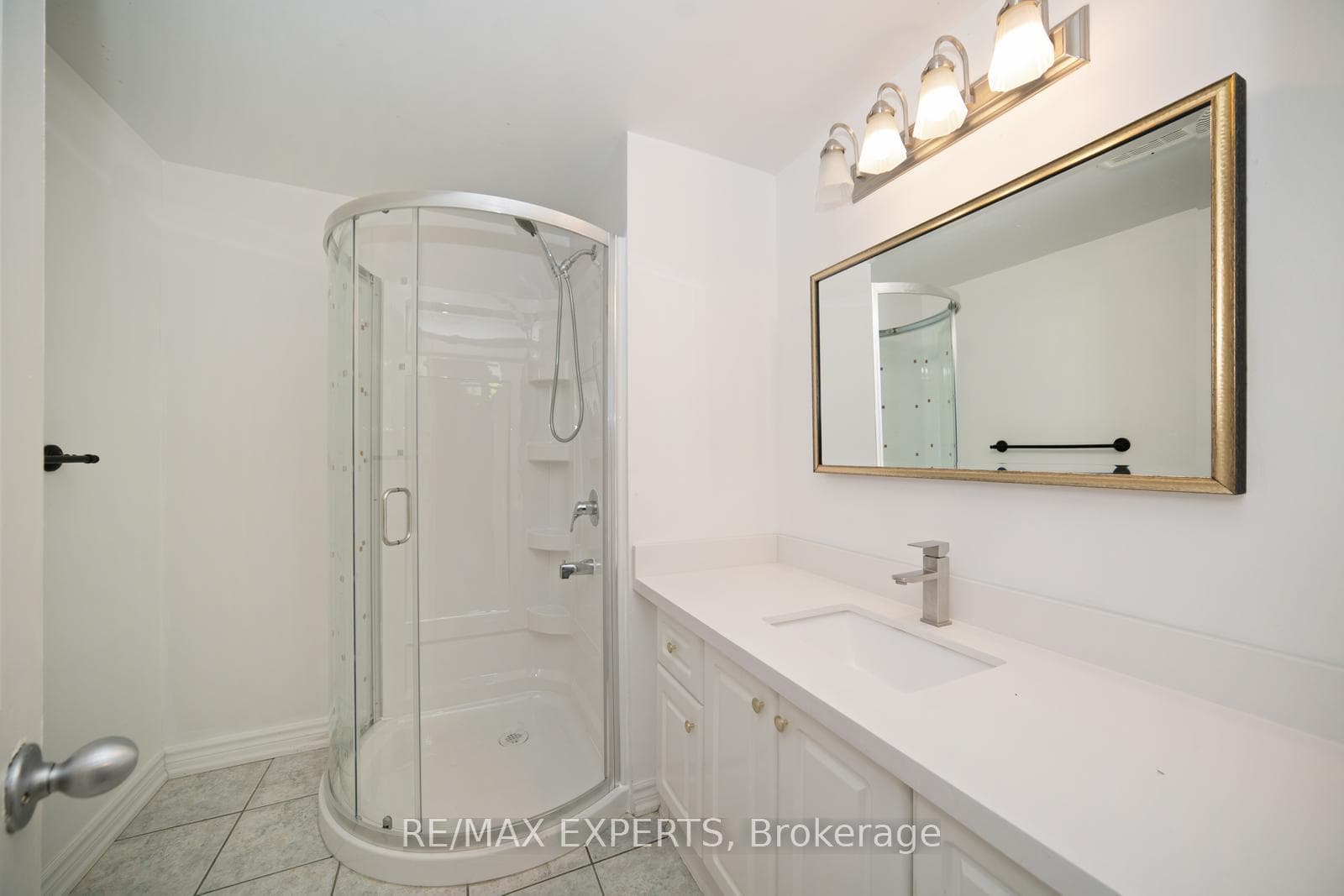 66 Carl Crescent photo 25