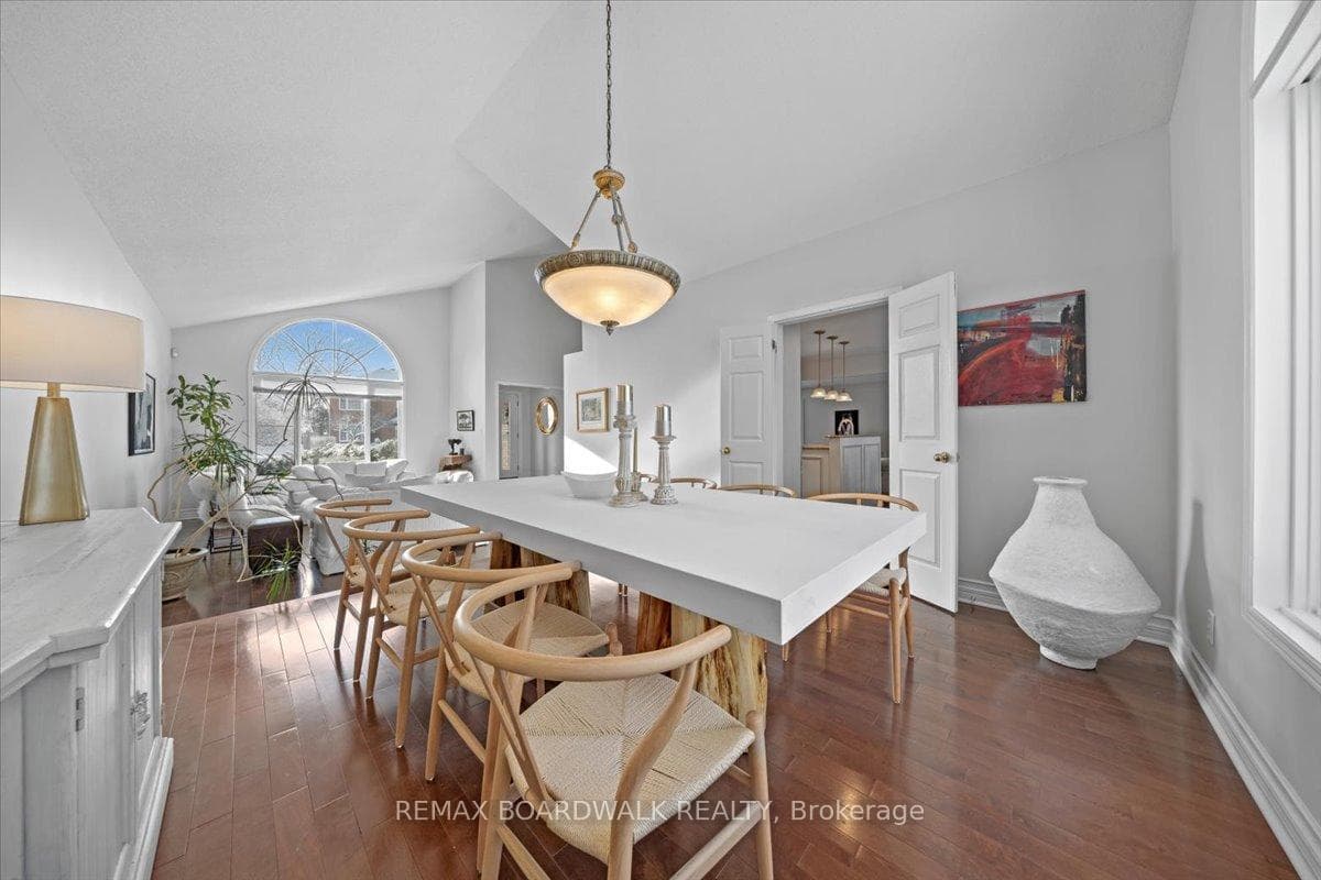 1367 Talcy Crescent photo 8