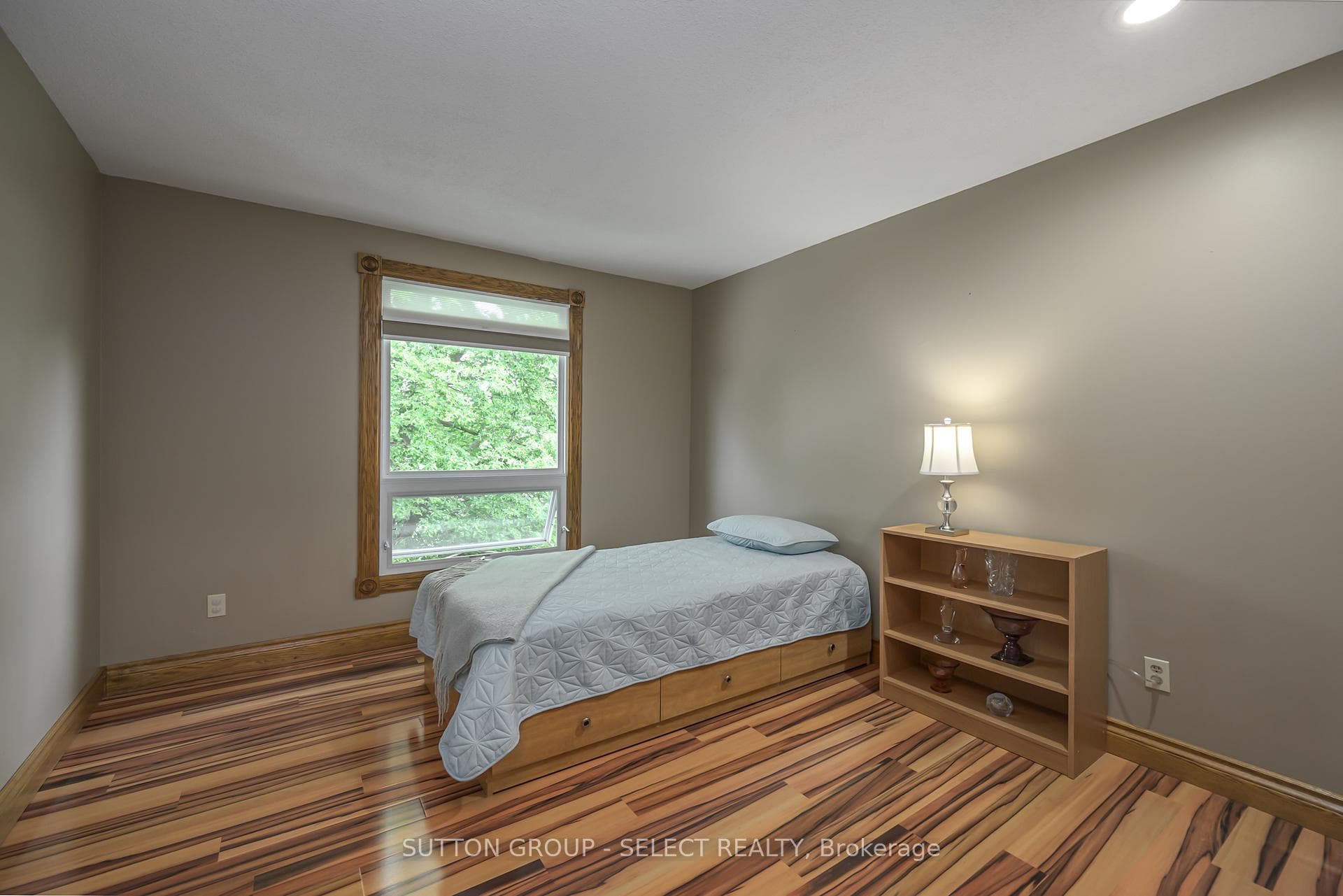281 Everglade Crescent photo 19