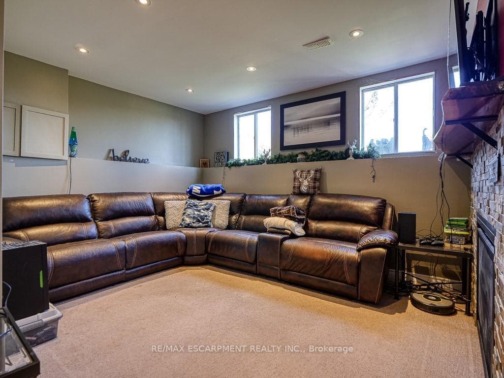 4 Rosemarie Boulevard photo 22