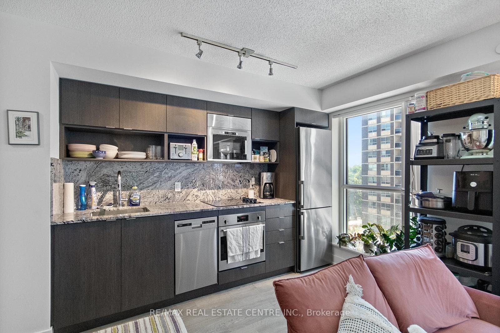 9 Mabelle Avenue Unit 425 photo 11