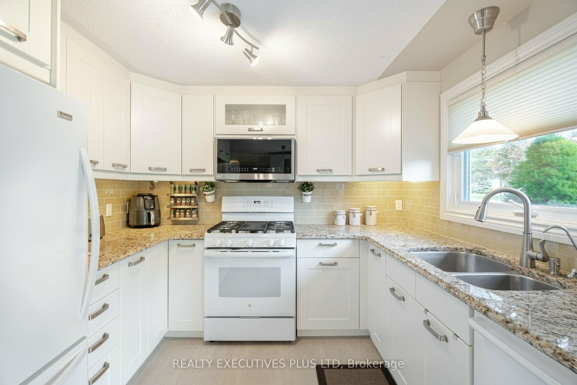 109 Tecumseth Pine Drive photo 11